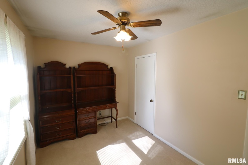 906 VALLEY Drive, Carterville, Illinois 62918, 3 Bedrooms Bedrooms, 0 ,1 BathroomBathrooms,Residential,For Sale,VALLEY,0,RMAEB460327