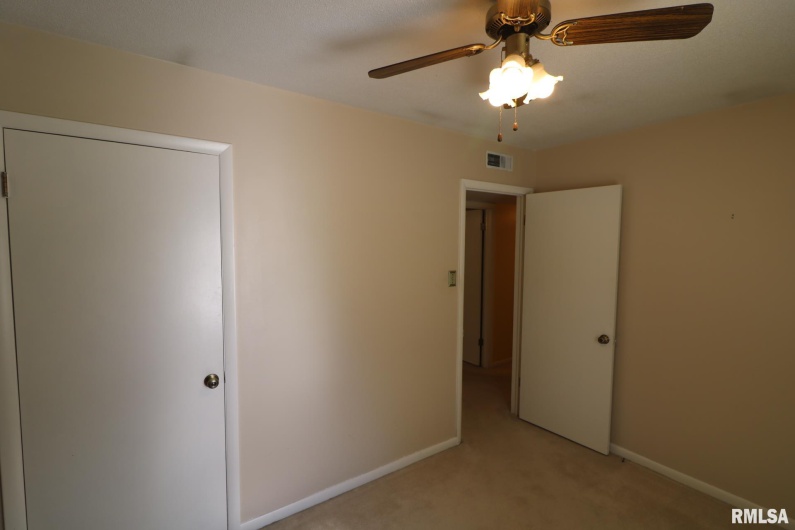 906 VALLEY Drive, Carterville, Illinois 62918, 3 Bedrooms Bedrooms, 0 ,1 BathroomBathrooms,Residential,For Sale,VALLEY,0,RMAEB460327