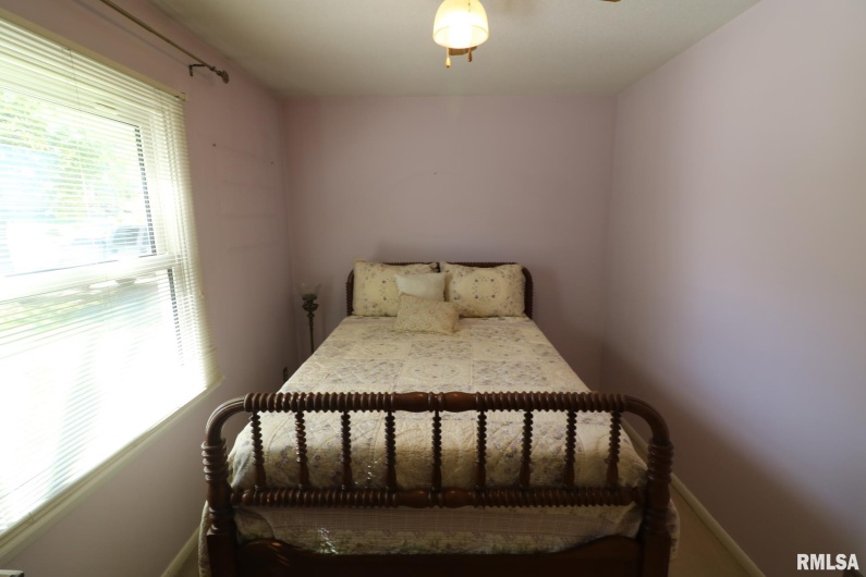 906 VALLEY Drive, Carterville, Illinois 62918, 3 Bedrooms Bedrooms, 0 ,1 BathroomBathrooms,Residential,For Sale,VALLEY,0,RMAEB460327