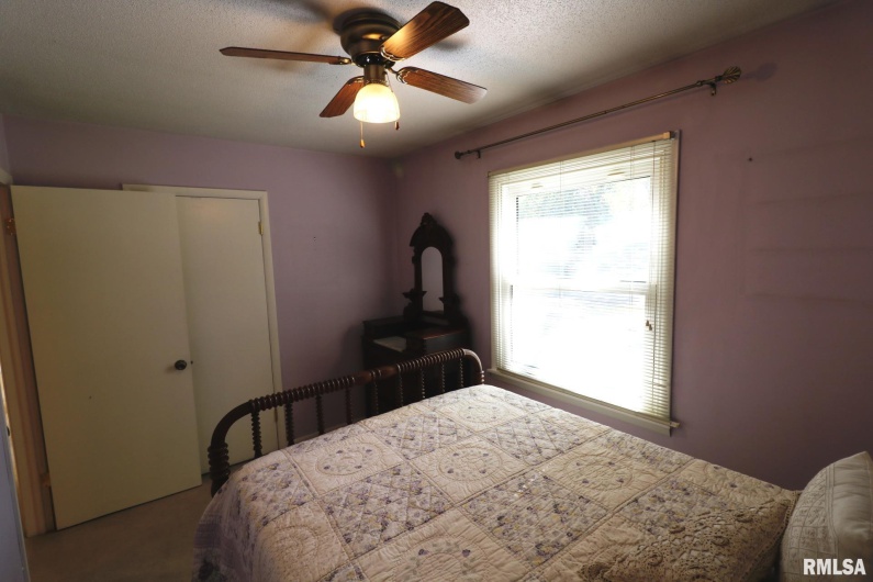 906 VALLEY Drive, Carterville, Illinois 62918, 3 Bedrooms Bedrooms, 0 ,1 BathroomBathrooms,Residential,For Sale,VALLEY,0,RMAEB460327