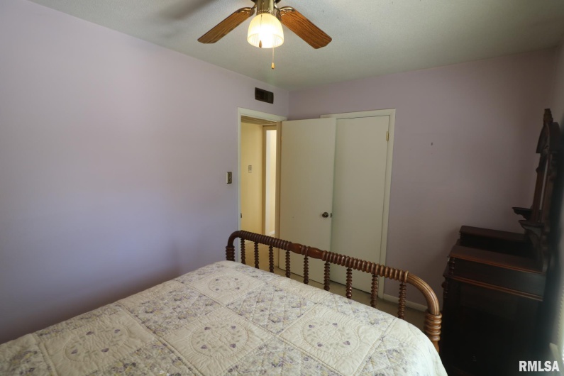 906 VALLEY Drive, Carterville, Illinois 62918, 3 Bedrooms Bedrooms, 0 ,1 BathroomBathrooms,Residential,For Sale,VALLEY,0,RMAEB460327