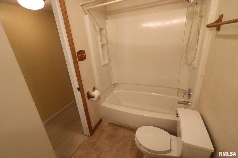 906 VALLEY Drive, Carterville, Illinois 62918, 3 Bedrooms Bedrooms, 0 ,1 BathroomBathrooms,Residential,For Sale,VALLEY,0,RMAEB460327