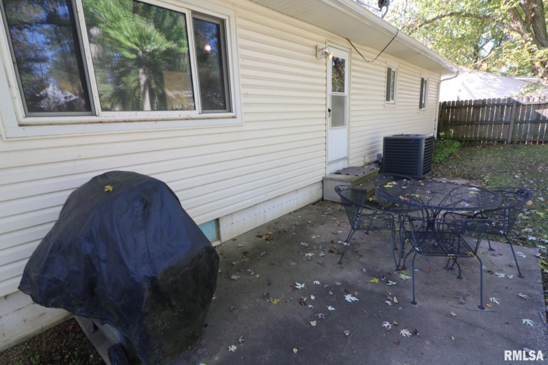 906 VALLEY Drive, Carterville, Illinois 62918, 3 Bedrooms Bedrooms, 0 ,1 BathroomBathrooms,Residential,For Sale,VALLEY,0,RMAEB460327