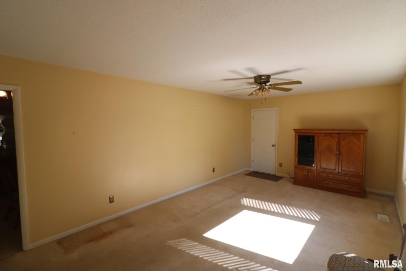 906 VALLEY Drive, Carterville, Illinois 62918, 3 Bedrooms Bedrooms, 0 ,1 BathroomBathrooms,Residential,For Sale,VALLEY,0,RMAEB460327