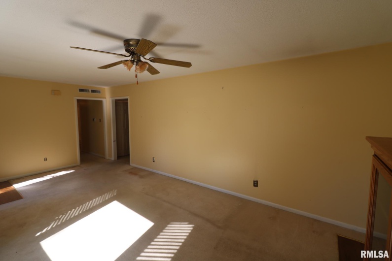 906 VALLEY Drive, Carterville, Illinois 62918, 3 Bedrooms Bedrooms, 0 ,1 BathroomBathrooms,Residential,For Sale,VALLEY,0,RMAEB460327