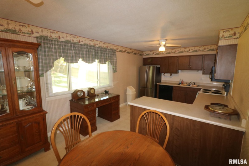 906 VALLEY Drive, Carterville, Illinois 62918, 3 Bedrooms Bedrooms, 0 ,1 BathroomBathrooms,Residential,For Sale,VALLEY,0,RMAEB460327