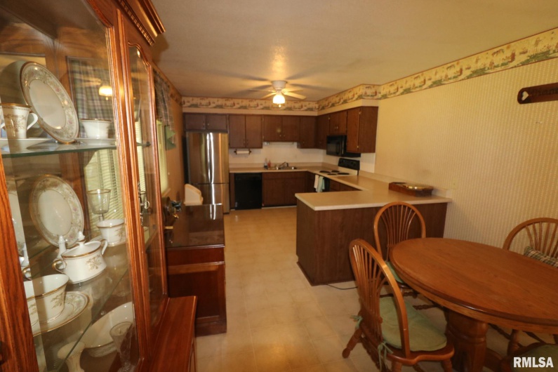 906 VALLEY Drive, Carterville, Illinois 62918, 3 Bedrooms Bedrooms, 0 ,1 BathroomBathrooms,Residential,For Sale,VALLEY,0,RMAEB460327