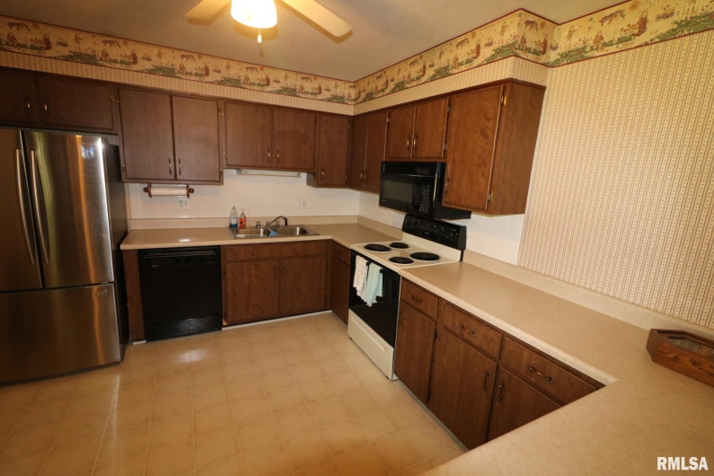 906 VALLEY Drive, Carterville, Illinois 62918, 3 Bedrooms Bedrooms, 0 ,1 BathroomBathrooms,Residential,For Sale,VALLEY,0,RMAEB460327