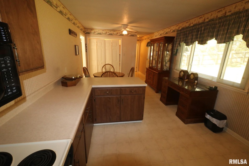 906 VALLEY Drive, Carterville, Illinois 62918, 3 Bedrooms Bedrooms, 0 ,1 BathroomBathrooms,Residential,For Sale,VALLEY,0,RMAEB460327