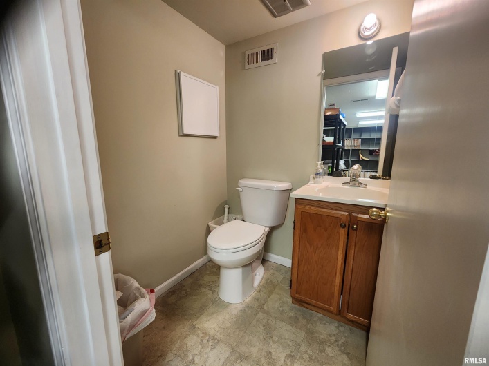 1014 MAIN Street, Harrisburg, Illinois 62946, 0 , 0 ,0,Commercial Sale,For Sale,MAIN,0,RMAQC4268933