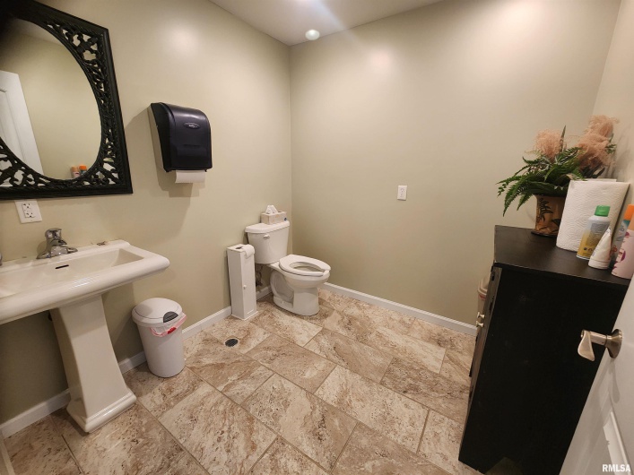 1014 MAIN Street, Harrisburg, Illinois 62946, 0 , 0 ,0,Commercial Sale,For Sale,MAIN,0,RMAQC4268933