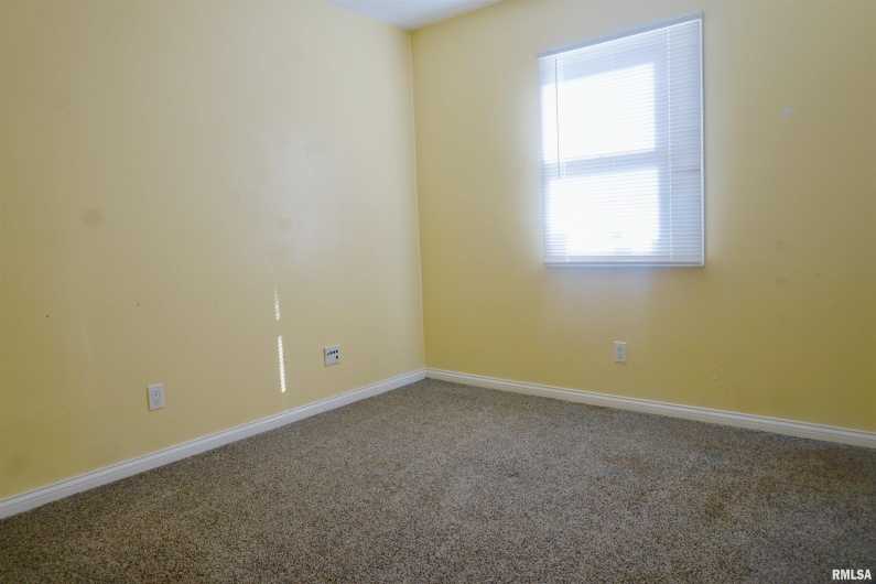 310 4TH Street, Elkville, Illinois 62932, 3 Bedrooms Bedrooms, 0 ,1 BathroomBathrooms,Residential,For Sale,4TH,0,RMAEB460329