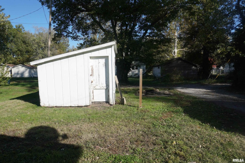 310 4TH Street, Elkville, Illinois 62932, 3 Bedrooms Bedrooms, 0 ,1 BathroomBathrooms,Residential,For Sale,4TH,0,RMAEB460329