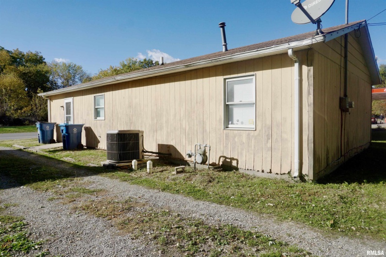 310 4TH Street, Elkville, Illinois 62932, 3 Bedrooms Bedrooms, 0 ,1 BathroomBathrooms,Residential,For Sale,4TH,0,RMAEB460329