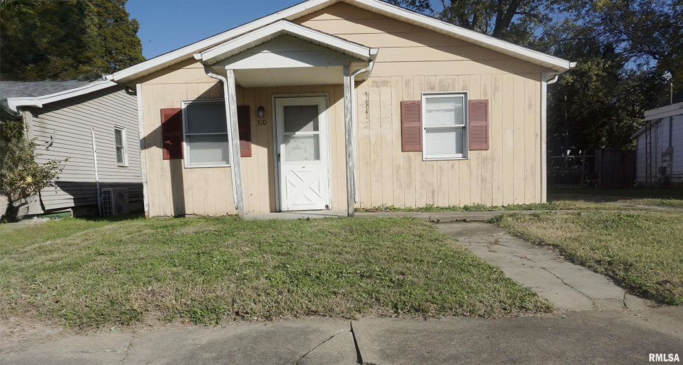 310 4TH Street, Elkville, Illinois 62932, 3 Bedrooms Bedrooms, 0 ,1 BathroomBathrooms,Residential,For Sale,4TH,0,RMAEB460329