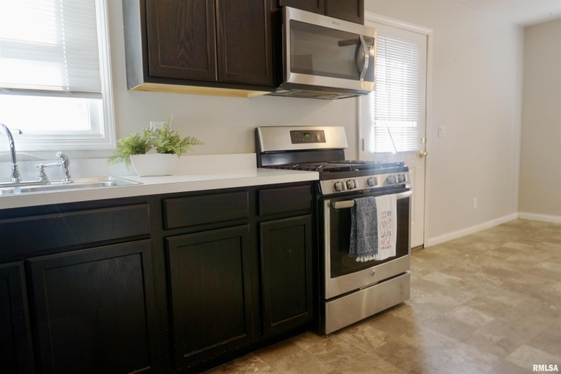 310 4TH Street, Elkville, Illinois 62932, 3 Bedrooms Bedrooms, 0 ,1 BathroomBathrooms,Residential,For Sale,4TH,0,RMAEB460329