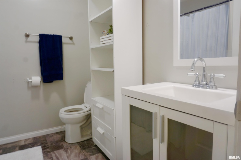 310 4TH Street, Elkville, Illinois 62932, 3 Bedrooms Bedrooms, 0 ,1 BathroomBathrooms,Residential,For Sale,4TH,0,RMAEB460329