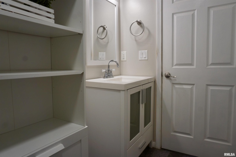 310 4TH Street, Elkville, Illinois 62932, 3 Bedrooms Bedrooms, 0 ,1 BathroomBathrooms,Residential,For Sale,4TH,0,RMAEB460329