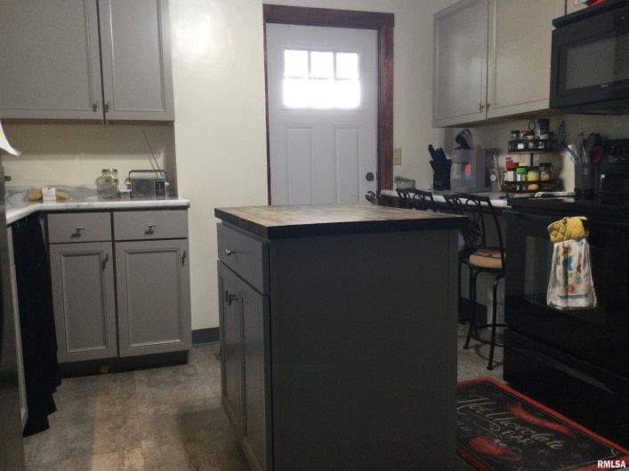 1904 DIVISION Street, Murphysboro, Illinois 62966, 3 Bedrooms Bedrooms, 0 ,1 BathroomBathrooms,Residential,For Sale,DIVISION,0,RMAQC4268959