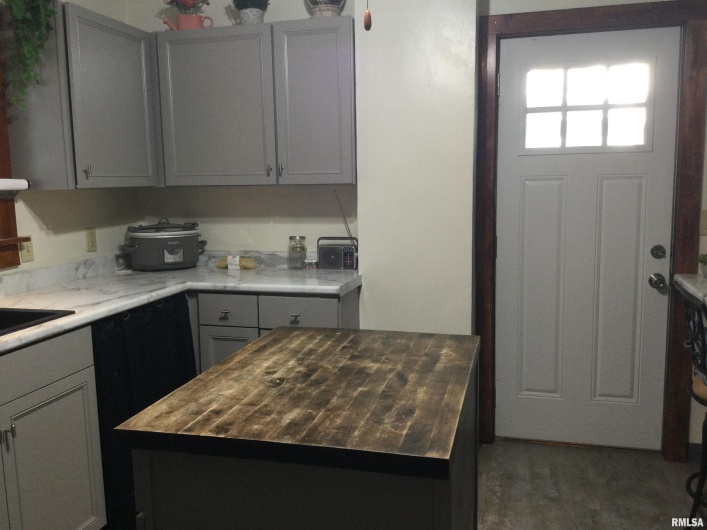 1904 DIVISION Street, Murphysboro, Illinois 62966, 3 Bedrooms Bedrooms, 0 ,1 BathroomBathrooms,Residential,For Sale,DIVISION,0,RMAQC4268959