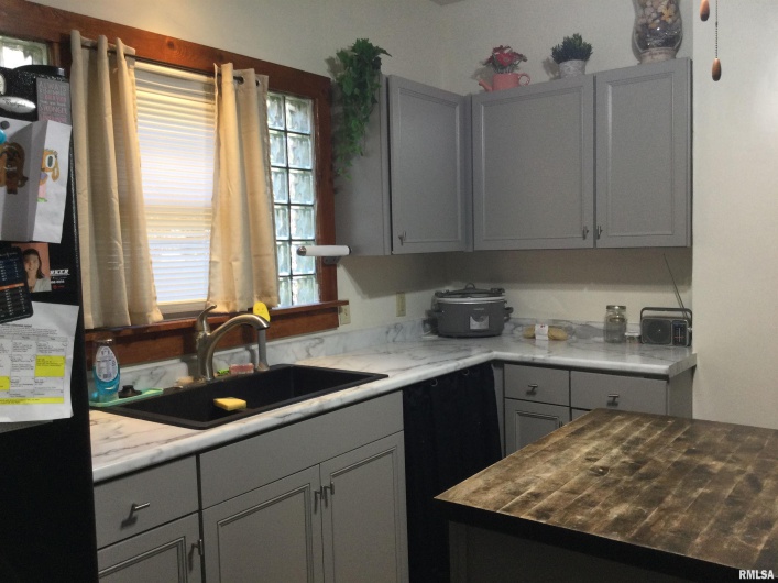 1904 DIVISION Street, Murphysboro, Illinois 62966, 3 Bedrooms Bedrooms, 0 ,1 BathroomBathrooms,Residential,For Sale,DIVISION,0,RMAQC4268959