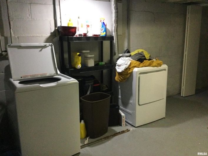 1904 DIVISION Street, Murphysboro, Illinois 62966, 3 Bedrooms Bedrooms, 0 ,1 BathroomBathrooms,Residential,For Sale,DIVISION,0,RMAQC4268959