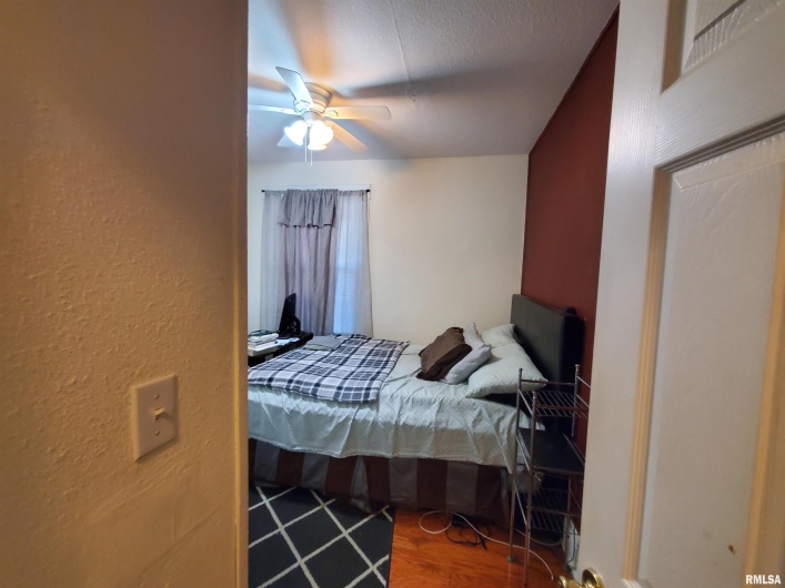 504 ALMOND Street, Carbondale, Illinois 62901, 3 Bedrooms Bedrooms, 0 ,1 BathroomBathrooms,Residential,For Sale,ALMOND,0,RMAEB458463