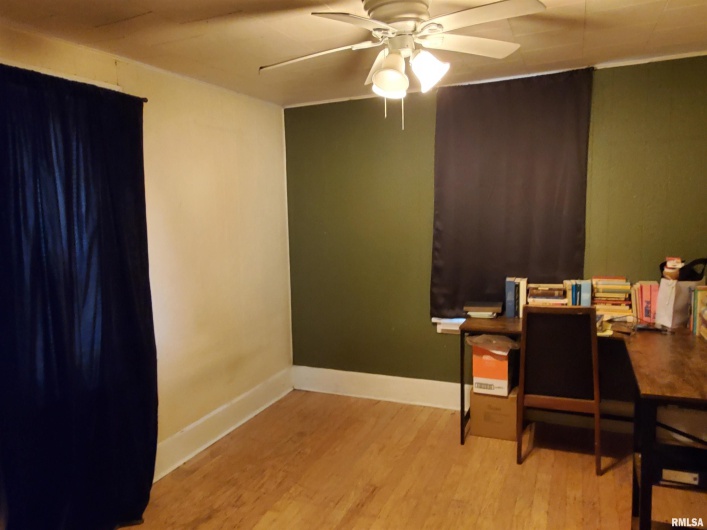 504 ALMOND Street, Carbondale, Illinois 62901, 3 Bedrooms Bedrooms, 0 ,1 BathroomBathrooms,Residential,For Sale,ALMOND,0,RMAEB458463