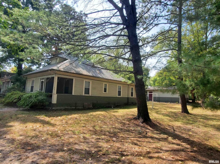 504 ALMOND Street, Carbondale, Illinois 62901, 3 Bedrooms Bedrooms, 0 ,1 BathroomBathrooms,Residential,For Sale,ALMOND,0,RMAEB458463