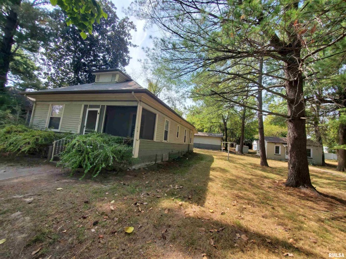 504 ALMOND Street, Carbondale, Illinois 62901, 3 Bedrooms Bedrooms, 0 ,1 BathroomBathrooms,Residential,For Sale,ALMOND,0,RMAEB458463