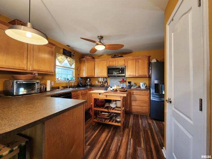 156 HANOVER Lane, Murphysboro, Illinois 62966, 3 Bedrooms Bedrooms, 0 ,2 BathroomsBathrooms,Residential,For Sale,HANOVER,0,RMAEB460283