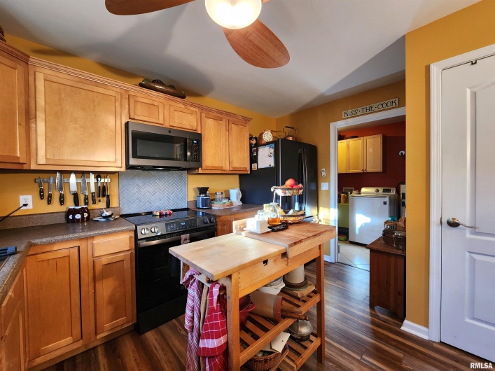 156 HANOVER Lane, Murphysboro, Illinois 62966, 3 Bedrooms Bedrooms, 0 ,2 BathroomsBathrooms,Residential,For Sale,HANOVER,0,RMAEB460283