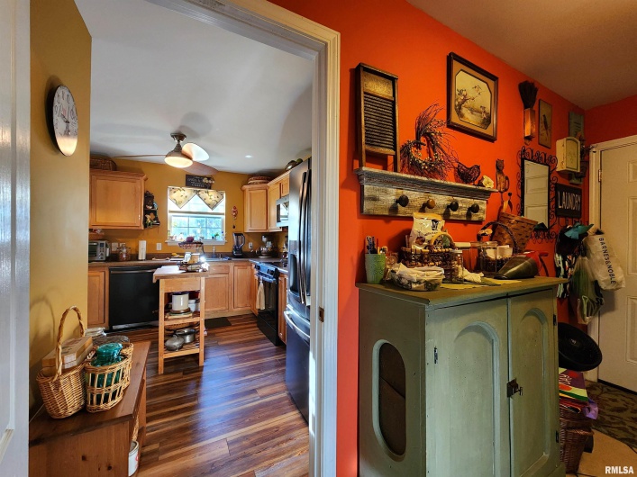 156 HANOVER Lane, Murphysboro, Illinois 62966, 3 Bedrooms Bedrooms, 0 ,2 BathroomsBathrooms,Residential,For Sale,HANOVER,0,RMAEB460283