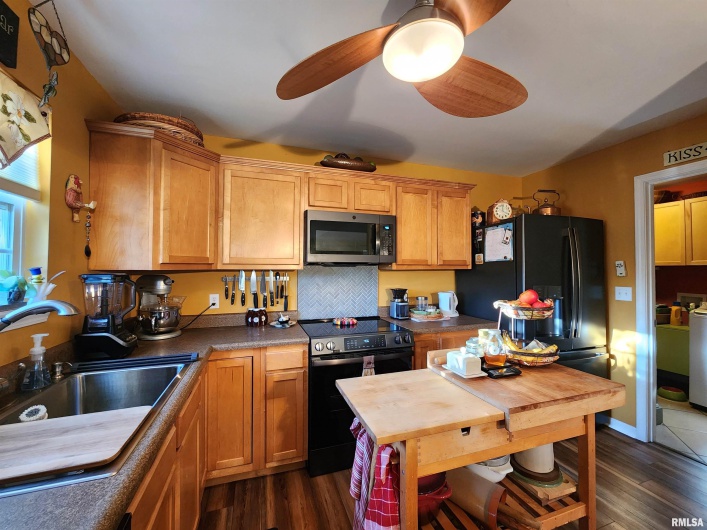 156 HANOVER Lane, Murphysboro, Illinois 62966, 3 Bedrooms Bedrooms, 0 ,2 BathroomsBathrooms,Residential,For Sale,HANOVER,0,RMAEB460283