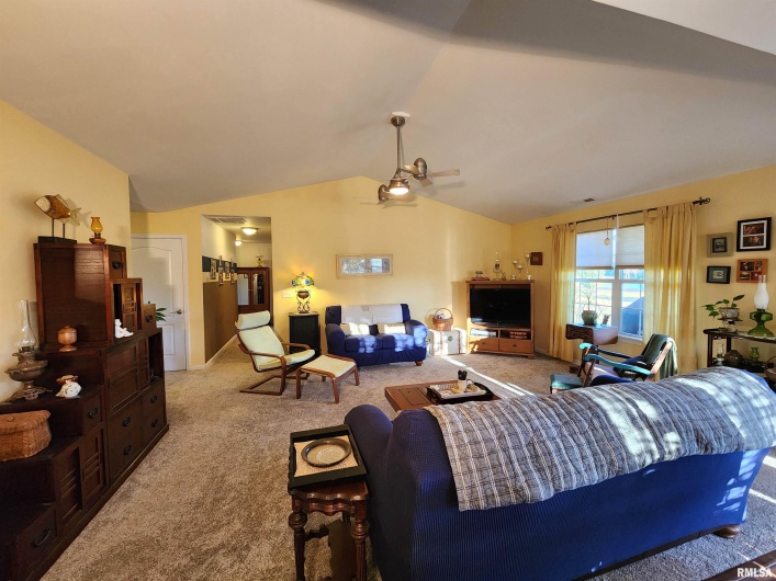 156 HANOVER Lane, Murphysboro, Illinois 62966, 3 Bedrooms Bedrooms, 0 ,2 BathroomsBathrooms,Residential,For Sale,HANOVER,0,RMAEB460283