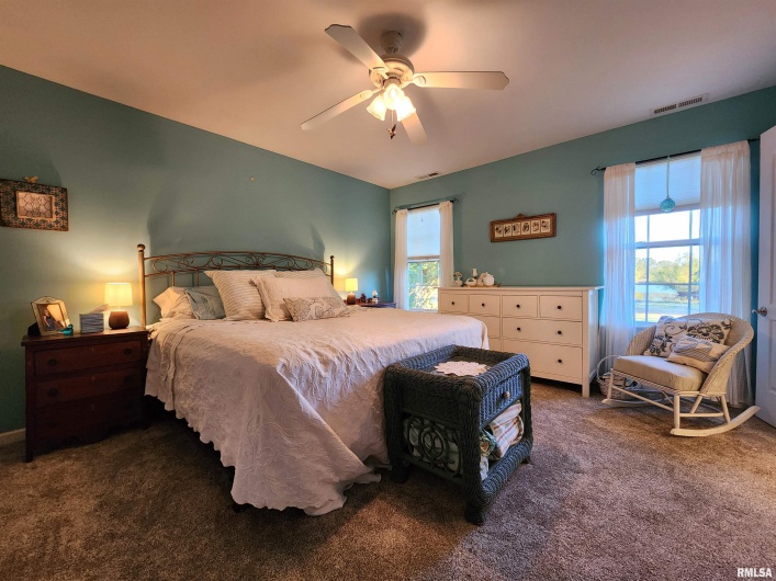 156 HANOVER Lane, Murphysboro, Illinois 62966, 3 Bedrooms Bedrooms, 0 ,2 BathroomsBathrooms,Residential,For Sale,HANOVER,0,RMAEB460283