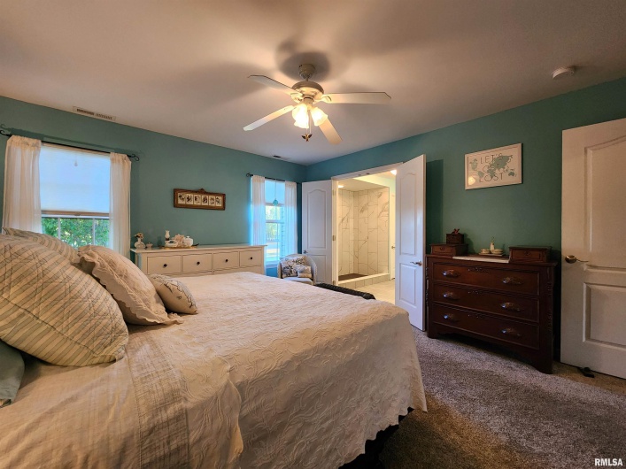 156 HANOVER Lane, Murphysboro, Illinois 62966, 3 Bedrooms Bedrooms, 0 ,2 BathroomsBathrooms,Residential,For Sale,HANOVER,0,RMAEB460283