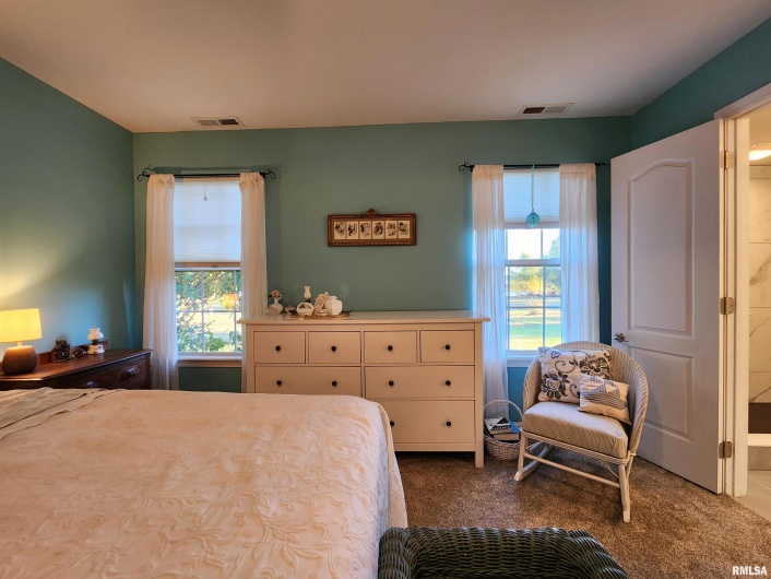 156 HANOVER Lane, Murphysboro, Illinois 62966, 3 Bedrooms Bedrooms, 0 ,2 BathroomsBathrooms,Residential,For Sale,HANOVER,0,RMAEB460283