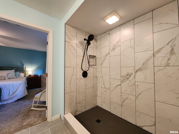 156 HANOVER Lane, Murphysboro, Illinois 62966, 3 Bedrooms Bedrooms, 0 ,2 BathroomsBathrooms,Residential,For Sale,HANOVER,0,RMAEB460283