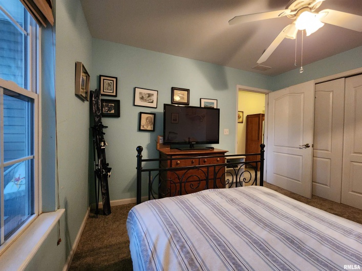 156 HANOVER Lane, Murphysboro, Illinois 62966, 3 Bedrooms Bedrooms, 0 ,2 BathroomsBathrooms,Residential,For Sale,HANOVER,0,RMAEB460283