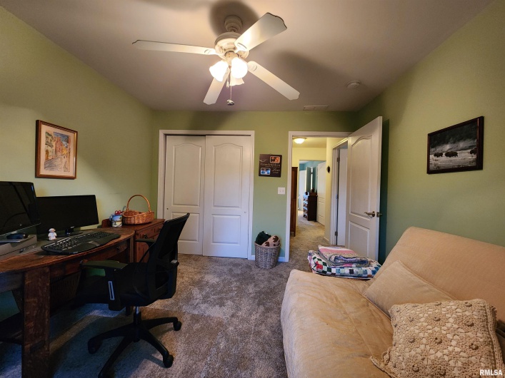 156 HANOVER Lane, Murphysboro, Illinois 62966, 3 Bedrooms Bedrooms, 0 ,2 BathroomsBathrooms,Residential,For Sale,HANOVER,0,RMAEB460283