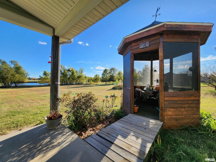 156 HANOVER Lane, Murphysboro, Illinois 62966, 3 Bedrooms Bedrooms, 0 ,2 BathroomsBathrooms,Residential,For Sale,HANOVER,0,RMAEB460283