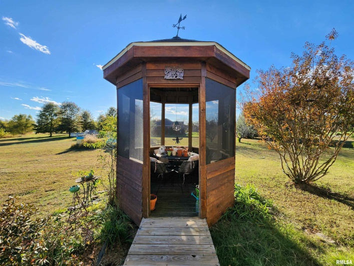 156 HANOVER Lane, Murphysboro, Illinois 62966, 3 Bedrooms Bedrooms, 0 ,2 BathroomsBathrooms,Residential,For Sale,HANOVER,0,RMAEB460283