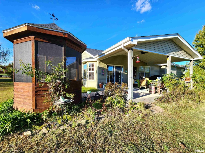 156 HANOVER Lane, Murphysboro, Illinois 62966, 3 Bedrooms Bedrooms, 0 ,2 BathroomsBathrooms,Residential,For Sale,HANOVER,0,RMAEB460283