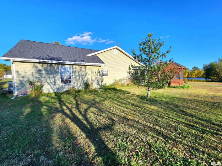 156 HANOVER Lane, Murphysboro, Illinois 62966, 3 Bedrooms Bedrooms, 0 ,2 BathroomsBathrooms,Residential,For Sale,HANOVER,0,RMAEB460283