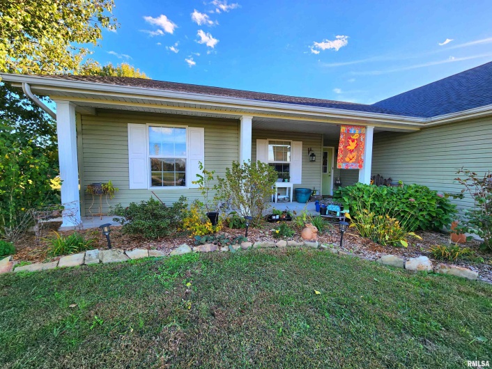 156 HANOVER Lane, Murphysboro, Illinois 62966, 3 Bedrooms Bedrooms, 0 ,2 BathroomsBathrooms,Residential,For Sale,HANOVER,0,RMAEB460283