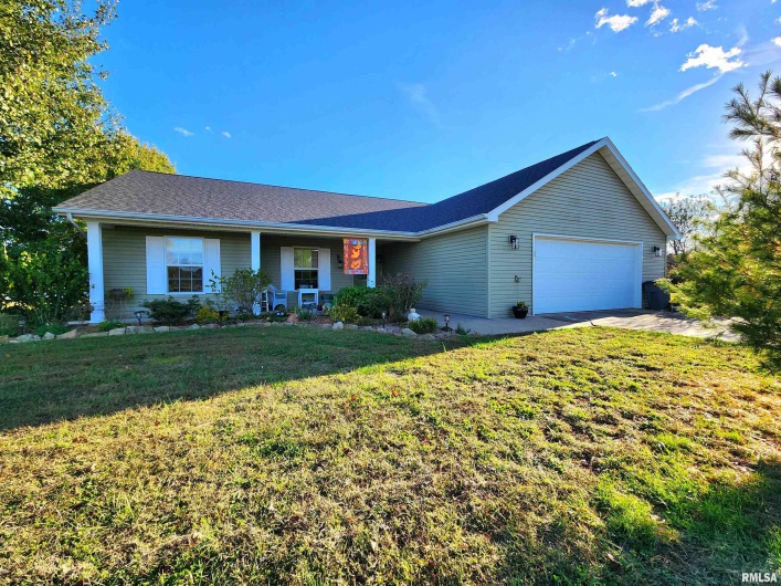 156 HANOVER Lane, Murphysboro, Illinois 62966, 3 Bedrooms Bedrooms, 0 ,2 BathroomsBathrooms,Residential,For Sale,HANOVER,0,RMAEB460283