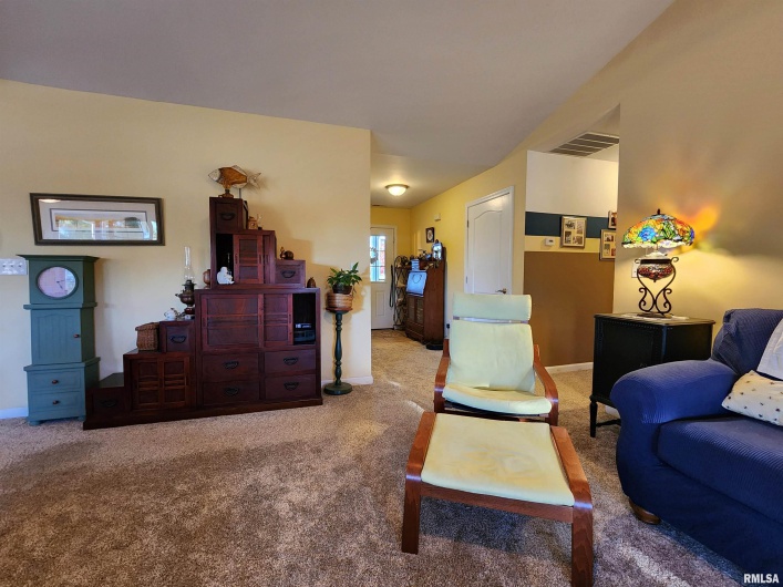 156 HANOVER Lane, Murphysboro, Illinois 62966, 3 Bedrooms Bedrooms, 0 ,2 BathroomsBathrooms,Residential,For Sale,HANOVER,0,RMAEB460283