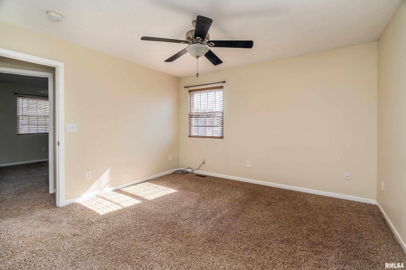 1304 HAZEL Street, Johnston City, Illinois 62951, 3 Bedrooms Bedrooms, 0 ,2 BathroomsBathrooms,Residential,For Sale,HAZEL,0,RMAEB460333