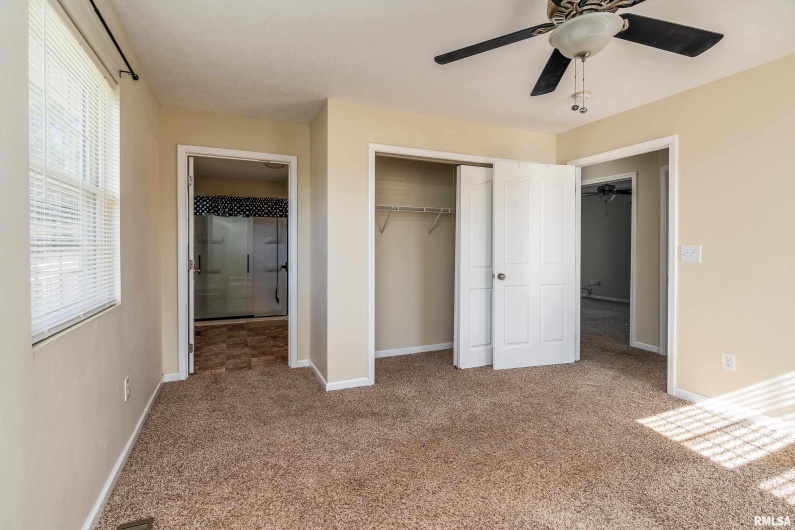 1304 HAZEL Street, Johnston City, Illinois 62951, 3 Bedrooms Bedrooms, 0 ,2 BathroomsBathrooms,Residential,For Sale,HAZEL,0,RMAEB460333